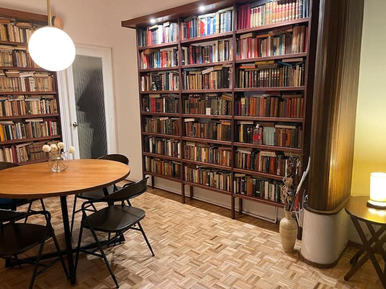 Stylish Apartment with Balcony Cozy Stay in excellent Location - B&B Montevideo