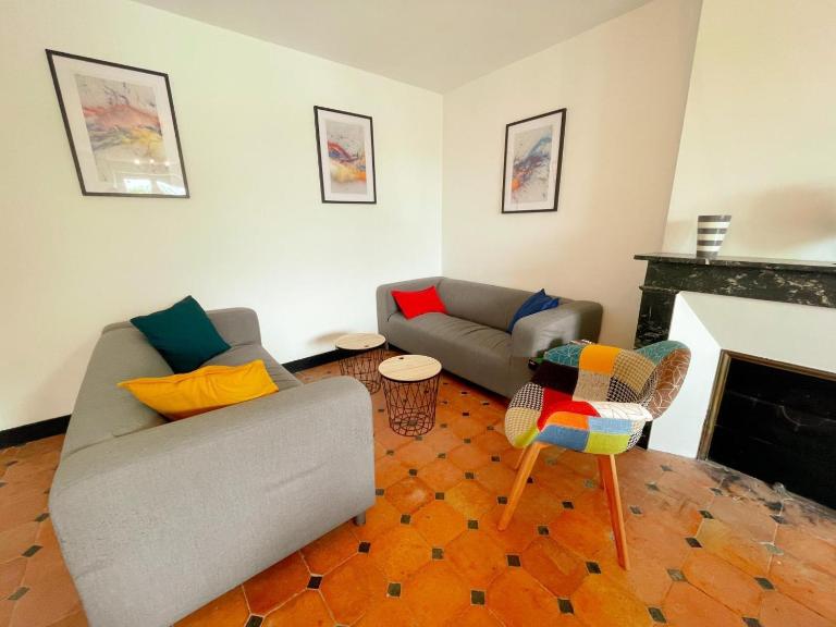 Gîte Rénové en Tuffeau avec Jardin, Animaux Bienvenus - FR-1-381-556 - B&B Restigné