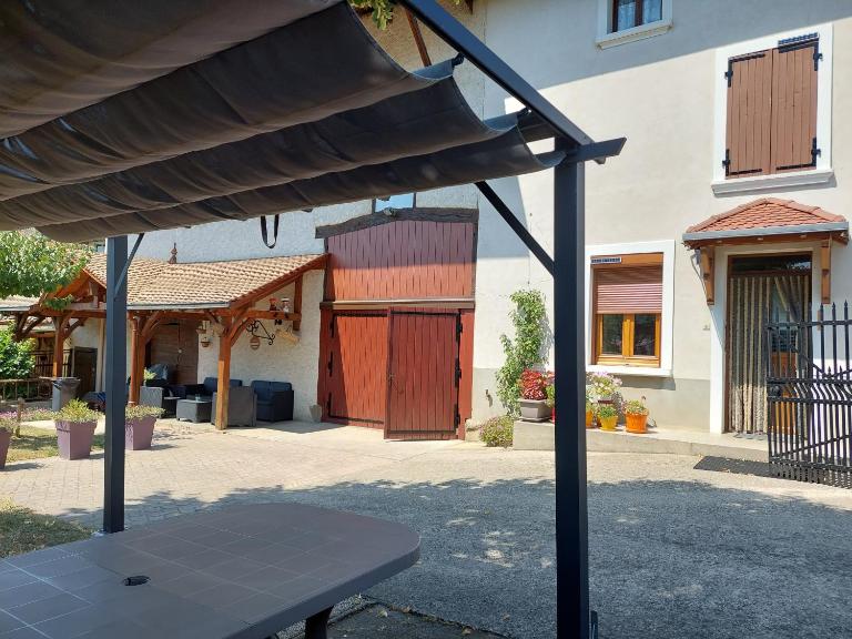Les Copains d'Abord - Bed and Breakfast Beaucroissant