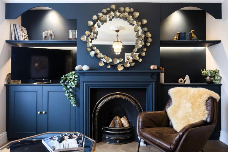 Luxe Stratford Townhouse beautifully renovated, free parking sleeps 4, 2 bathrooms, minutes walk to town, RSC - pet friendly - Bed and Breakfast Stratford-upon-Avon