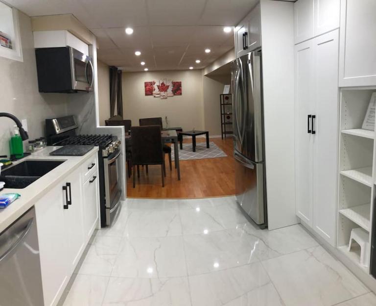 3 Spacious Bedroom Basement Apartment in Richmond Hill - B&B Richmond Hill