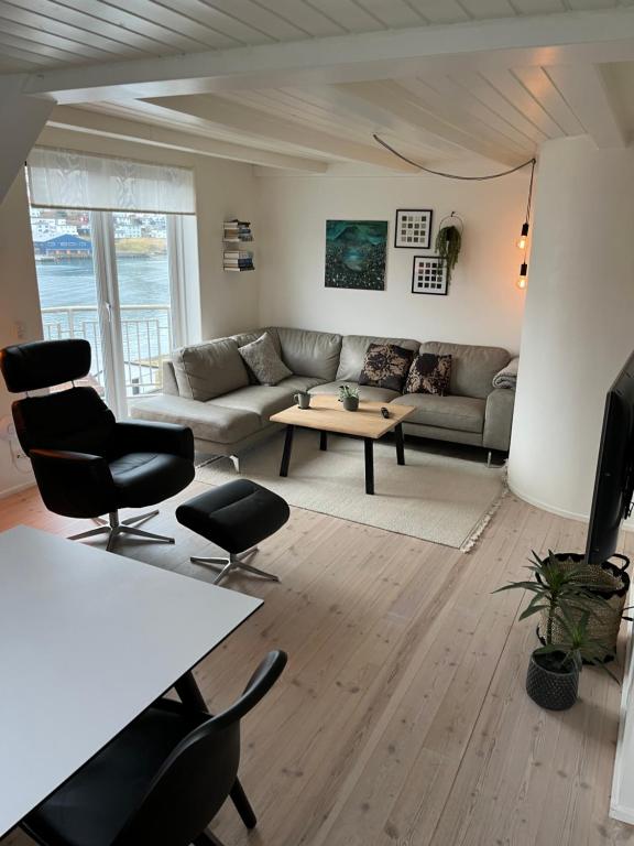 Apartment downtown - Great View! - B&B Klaksvík