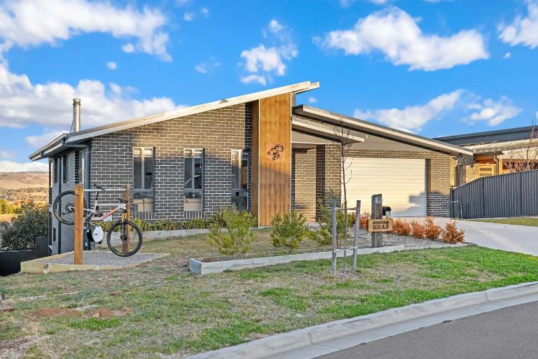 Mountain G O A T - Wood Fired Hot Tub, Pool Table, Bike Storage, Ski Drying Room, Perfect for biking or ski trips! - Ferienwohnung Jindabyne