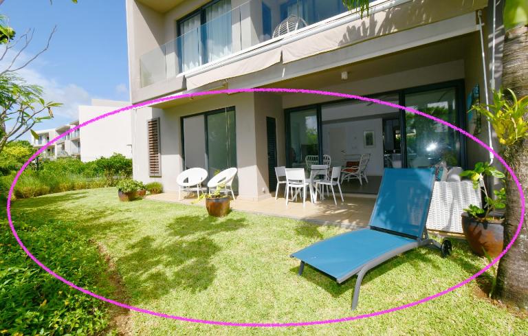 Azuri Beachside Apartment with Private Garden - B&B Roches Noire