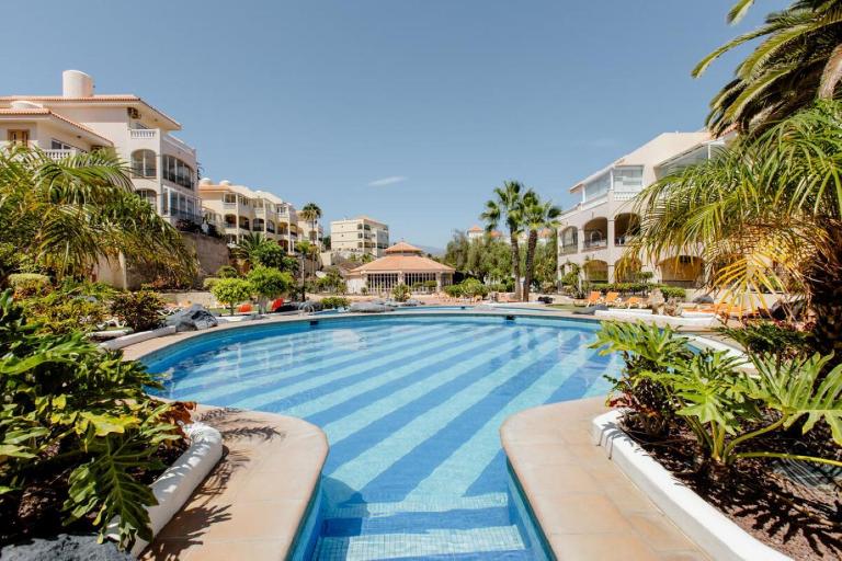 Book Inn Golf Park Sunny Cozy Apartment near the Ocean with large double terraces, fiber WIFI, 3 pools, NEW bbq South Tenerife - B&B San Miguel De Abona
