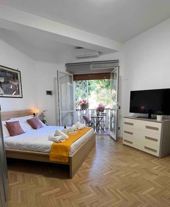 3 FERMATE DAL COLOSSEO - Casa Vacanze Elena - 50 m da METRO GARBATELLA - Ferienwohnung Rom
