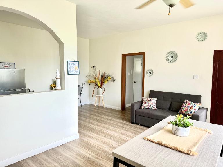 Healing in the City - B&B Bahía Montego