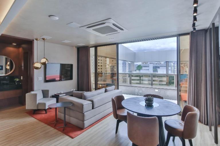 Loft alto padrão com varanda. - B&B Belo Horizonte