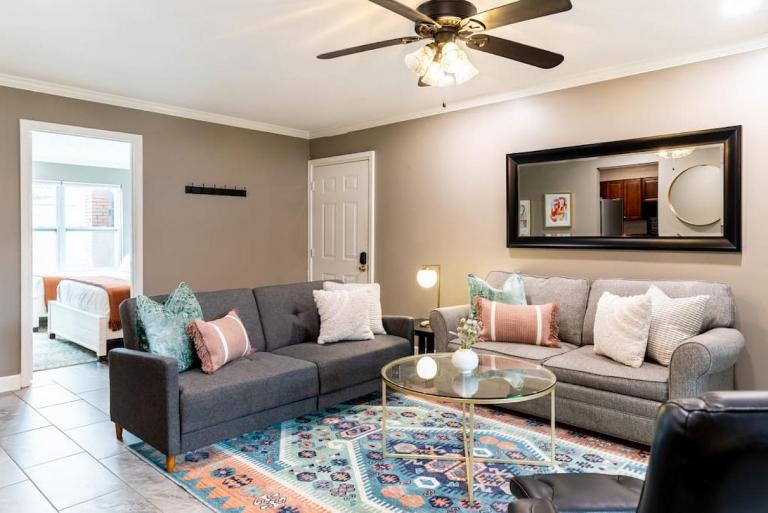 Downtown Nashville Condo, Walk to Broadway with Free Parking - Ferienwohnung Nashville
