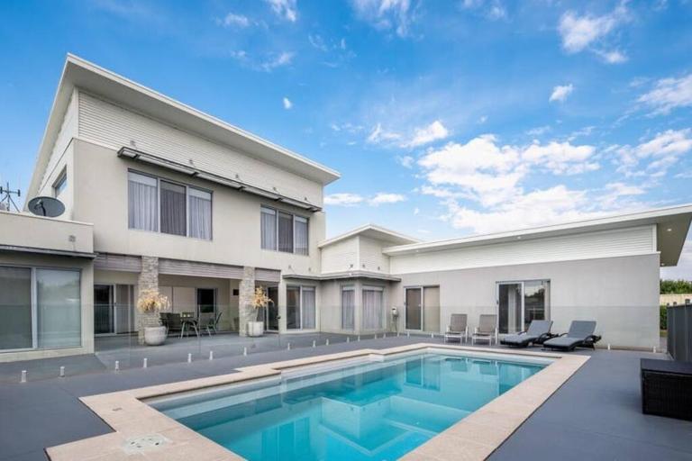Hildeton Pool House - B&B Shepparton