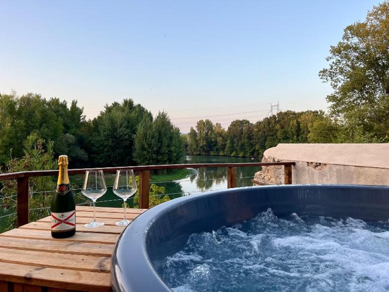 Les Terrasses de Bélarga - Maison d'hôtes - Piscine et Jacuzzi - B&B Bélarga