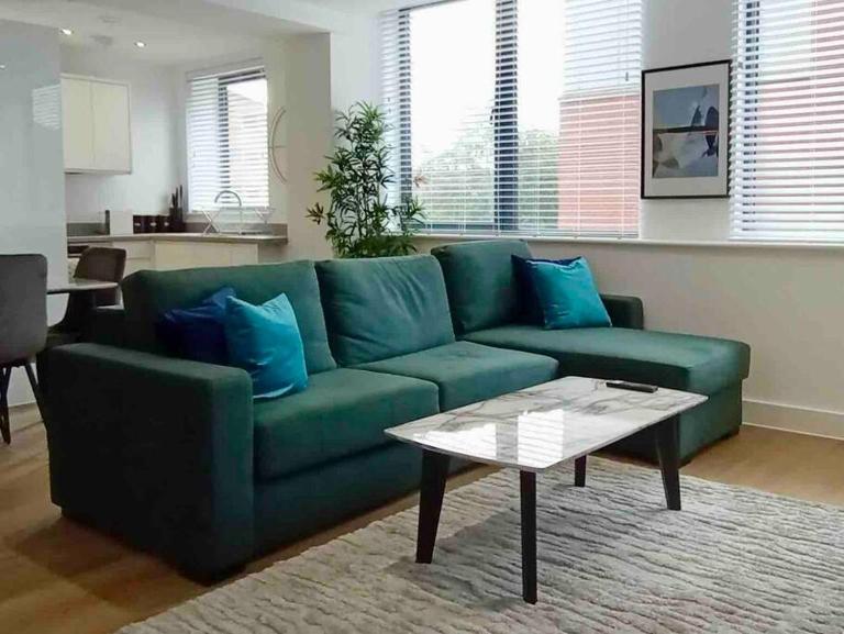 Luxury 2 Bed 2 Bath Flat Near Old Trafford - B&B Manchester