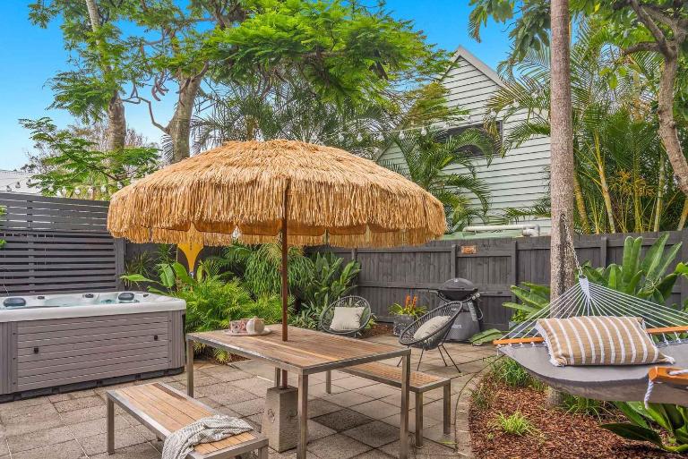 Gidgets House and Studio - sleeps up to 12 guests - Chambres d'hôtes Byron Bay