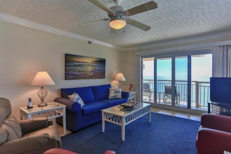 Destin Towers 143- Beach Front 2BR - B&B Destin