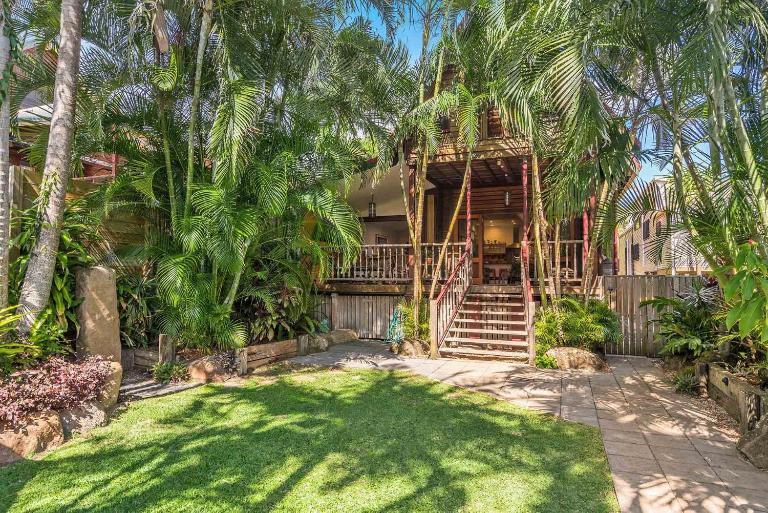 Longhouse - spacious 4 BR Belongil Beach retreat - Chambres d'hôtes Byron Bay