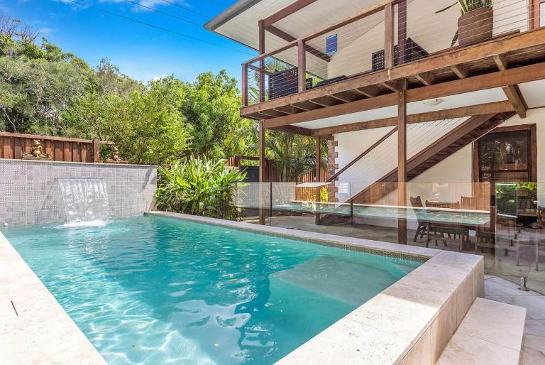 Skye Lodge - 7 Bedroom charming Balinese retreat with designer pool - Chambres d'hôtes Byron Bay
