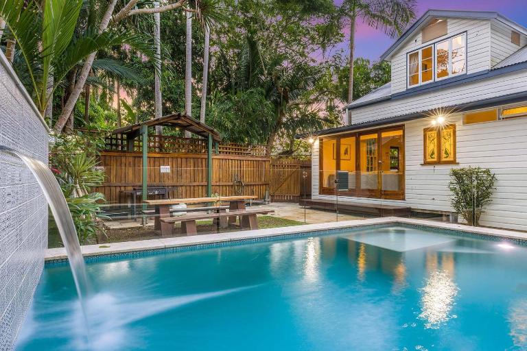 Starr Cottage - Quaint Cottage with a stunning pool - Close to everything Byron! - Chambres d'hôtes Byron Bay