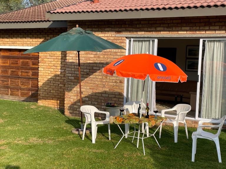 Sunrise Cottage Golfview Lodge - B&B De Deur