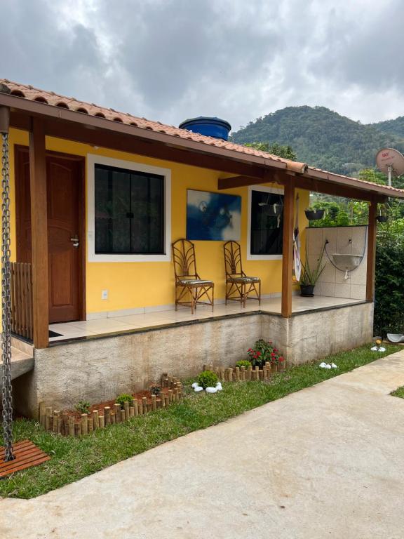 Chalé amarelo em lumiar Nova Friburgo,5 Km do centro de Lumiar - B&B Nueva Friburgo