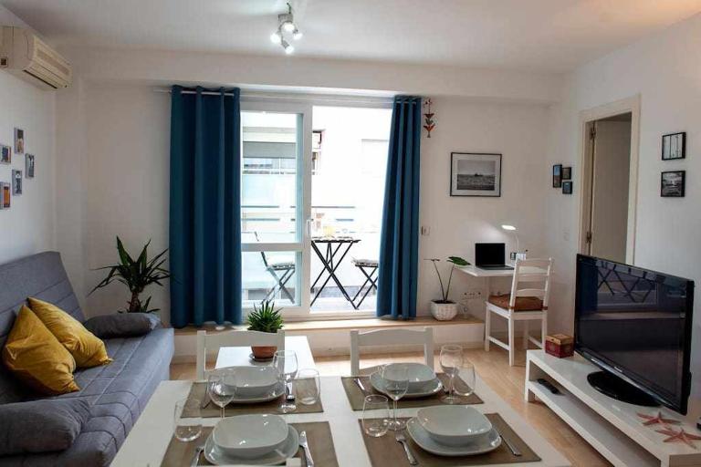 Apartamento luminoso con parking a 250 m de playa y centro - B&B Palamós
