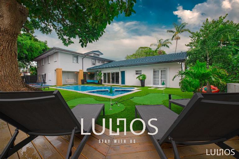Grand Home Jacuzzi, Heated Pool, Games, BB Court L20 - B&B Miami