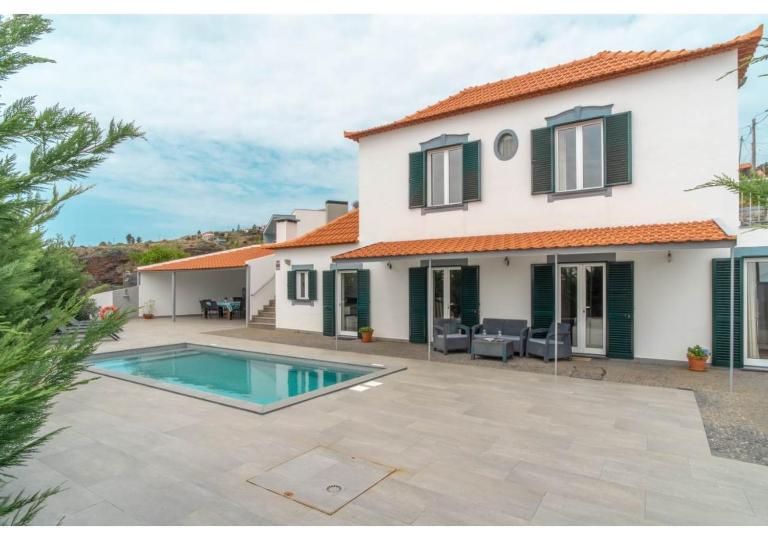 Serenity Villa - B&B Estreito da Calheta