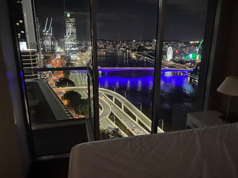 City Living - Brisbane River-View 2 bedroom Apt - Chambres d'hôtes Brisbane