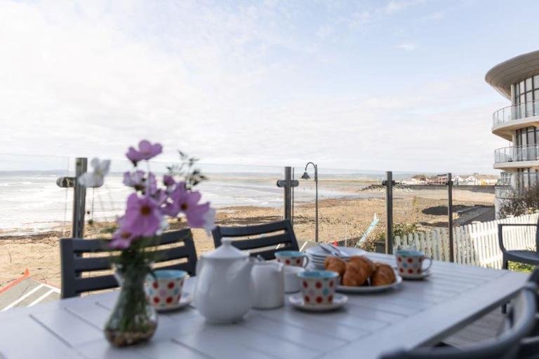 2 Bed Beach House in a fantastic sea front setting - B&B Westward Ho!