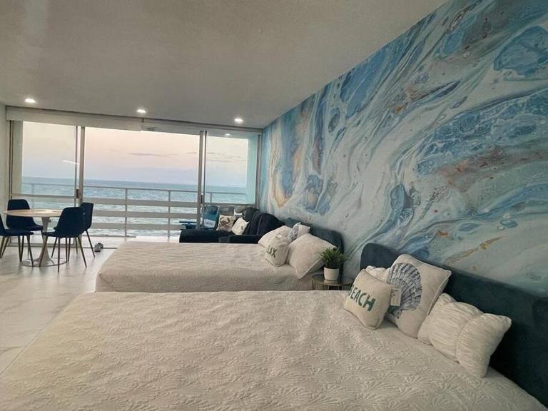 Beautiful Ocean Blue Love oceanfront apartment - Bed and Breakfast Fajardo