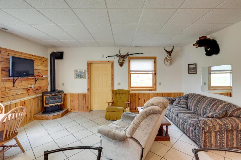 Boat Dock & Fire Pit: Lakefront Monico Home! - B&B Monico