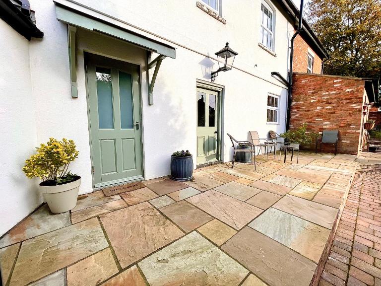 The One @ West End - B&B West Haddon