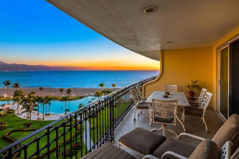 Beach Front-Ocean Views-Marina Luxury Condo-BVG - Ferienwohnung Puerto Vallarta