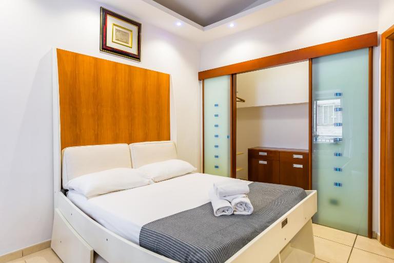 Tolentino Studio Flat by Napoliapartments - Bed and Breakfast Napels