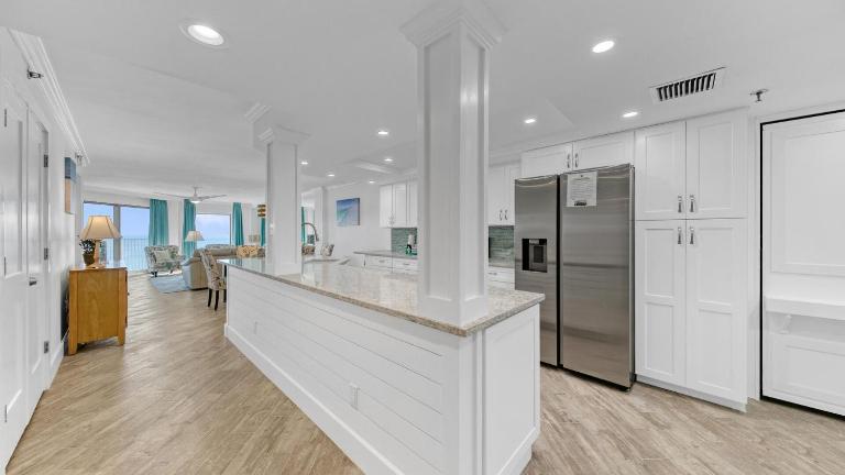 Inlet Reef 607 - Beach Front and Spacious with Free Beach Service - B&B Destin