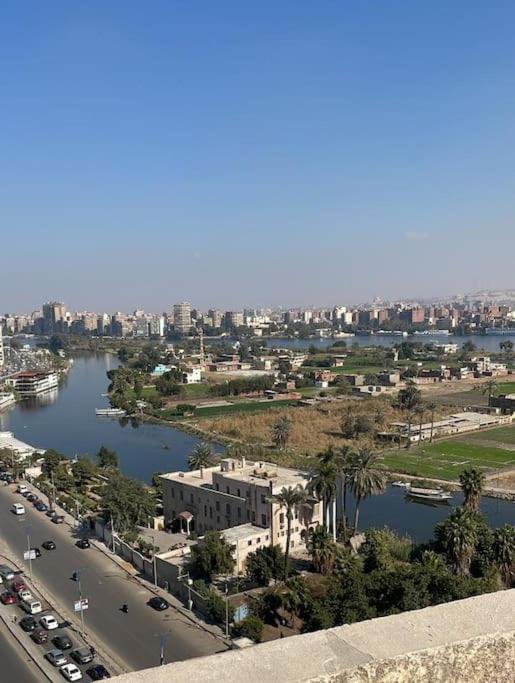 amazing Nile view fully furnished apartment - Bed and Breakfast Caïro