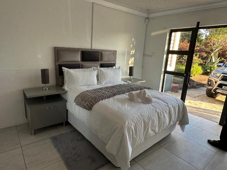 5 on Crossways Guesthouse - B&B East London