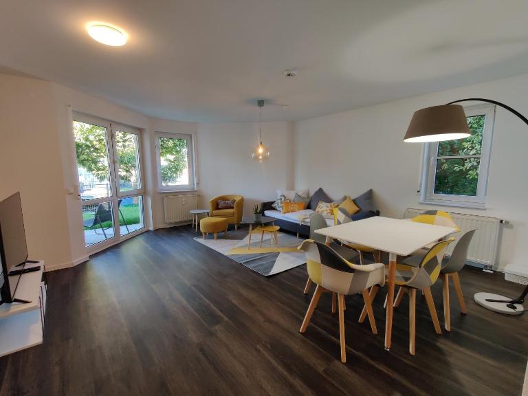85qm, 4 bedroom, parking, King-Bed, Wifi, Netflix - Chambres d'hôtes Waiblingen