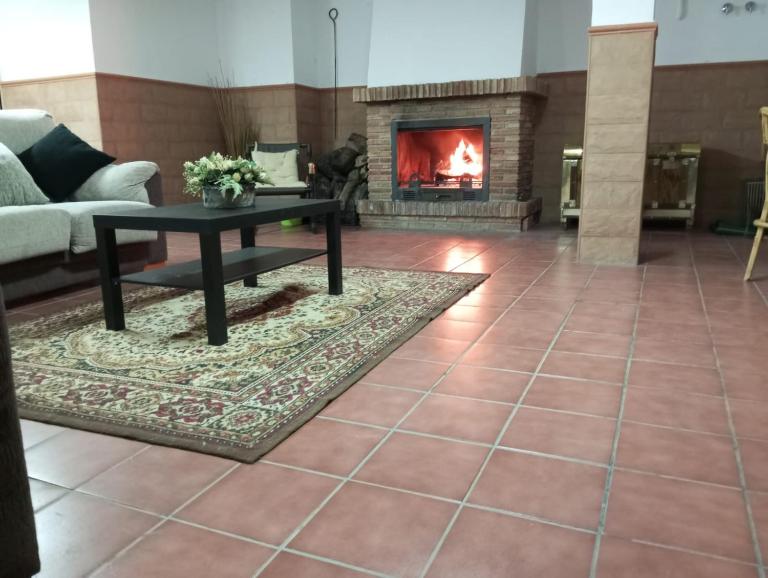 VILLA BILBILIS con piscina privada, barbacoa y parking - Chambres d'hôtes Linares
