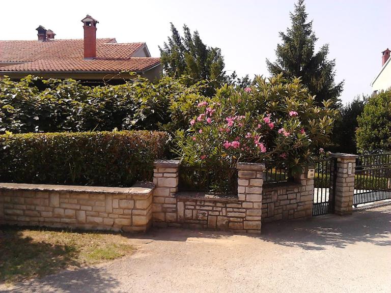 Apartment Slavica Vrvari - B&B Parenzo