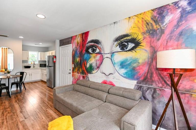 The Wall Art Whereabout! - B&B Houston