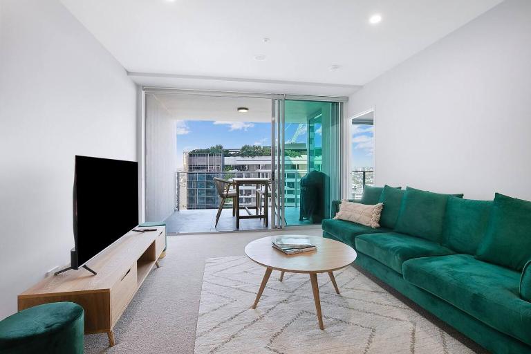 The Skyring - Effortless Resort-style Living - B&B Brisbane