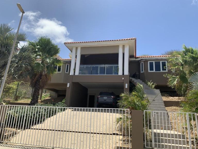 Charming house in Curacao - B&B Willemstad