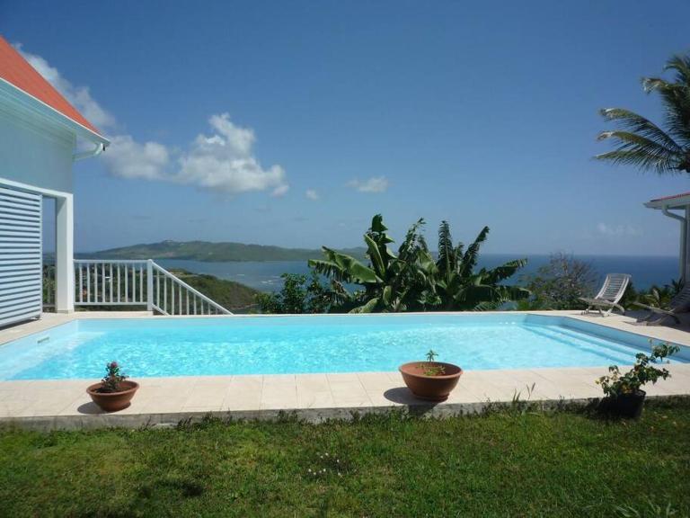 Petite maison meublée piscine Robert Martinique - B&B Le Robert