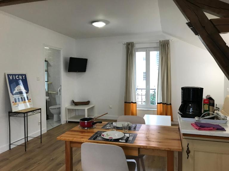 LE PETIT FAURE - Face aux Thermes - Calme - Parking gratuit - B&B Vichy