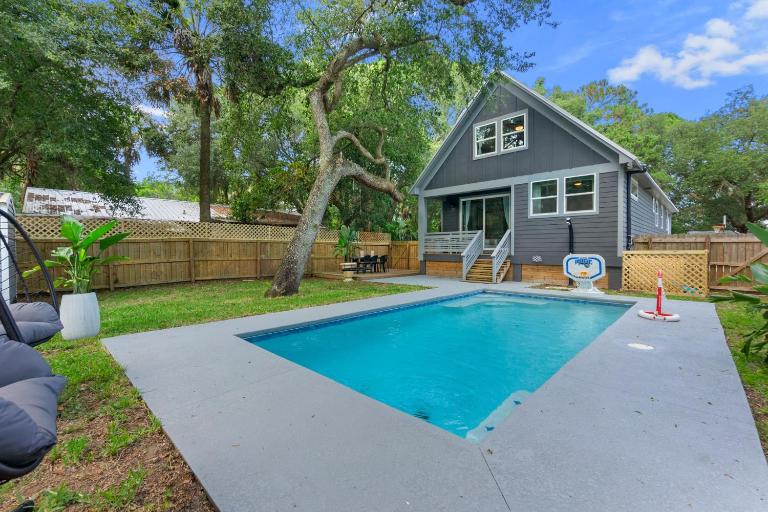 Secret Pool Cabana- Mins to Downtown and Beach - Chambres d'hôtes Saint Augustine