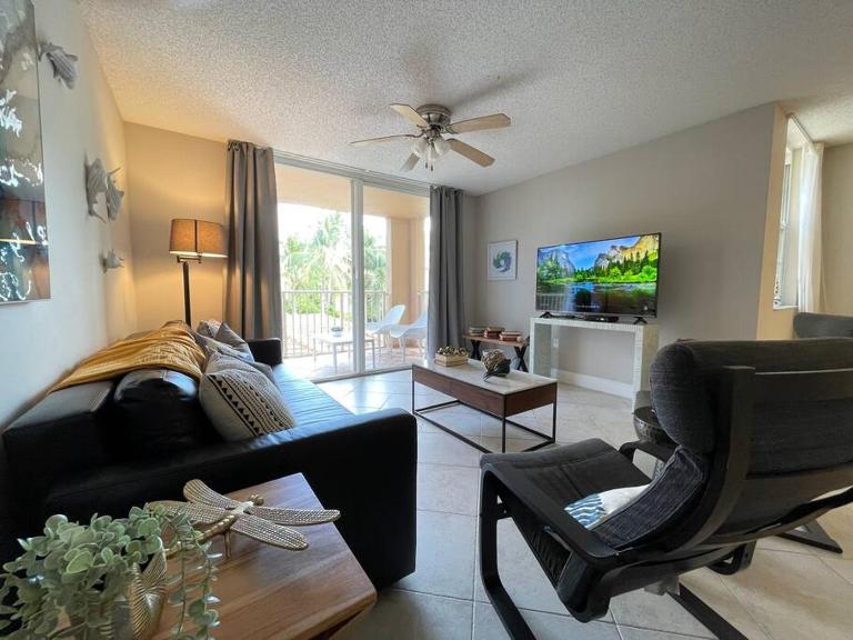 Deluxe Yacht Club Condo Near the Beach - B&B Miami