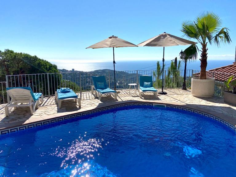 Villa Violetas - Magnificent sea view, 8 pers and baby cot available, quiet area - B&B Lloret de Mar