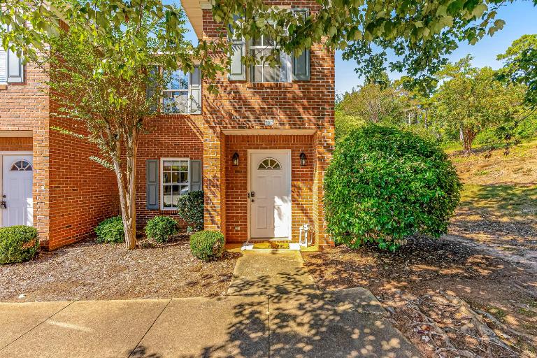 Seasonal Pool Access & Patio: Auburn Getaway! - Bed and Breakfast Auburn