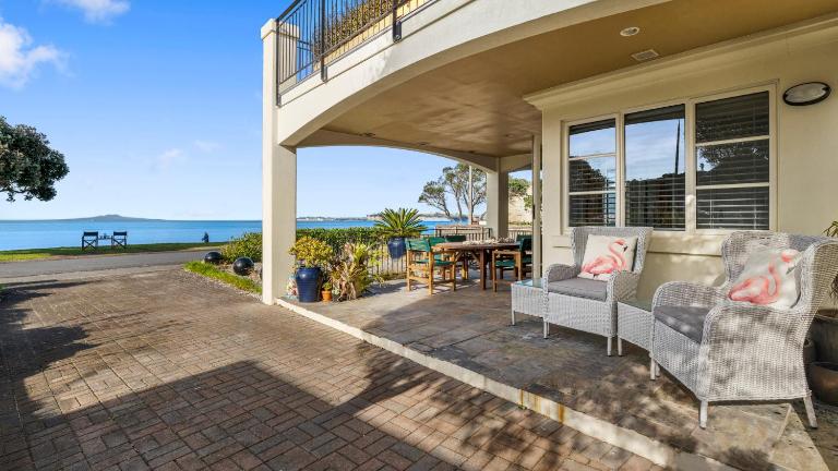 Beachfront Beauty - B&B Whangaparaoa