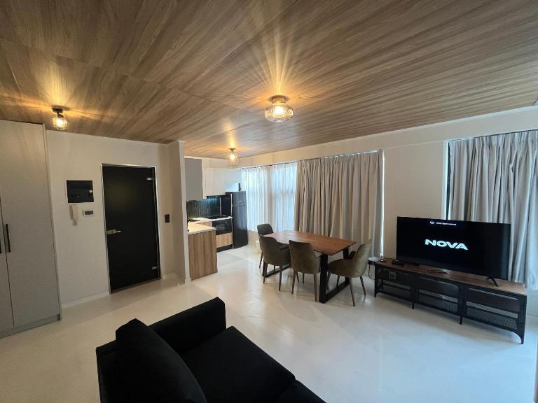 Modern Downtown apartment + FREE parking - B&B Lárisa